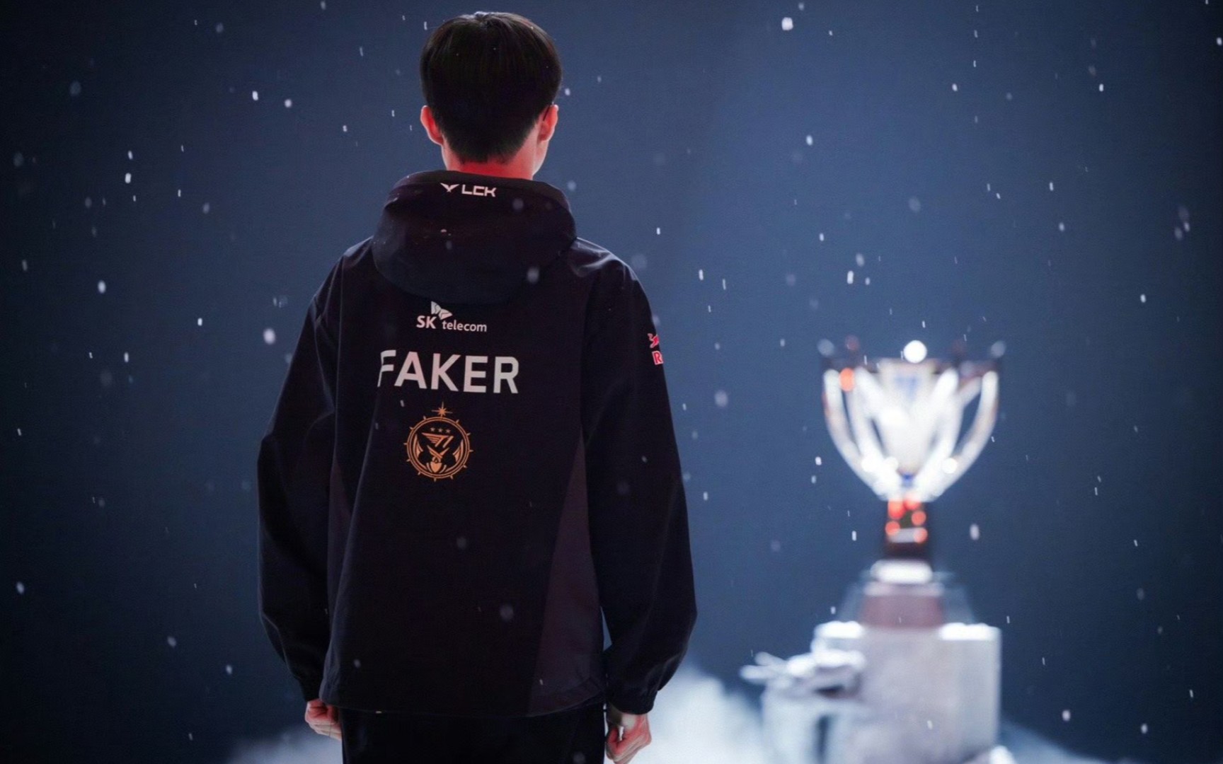 Doinb在泡芙直播间吃瓜：他们队友听不懂的战术我听懂了