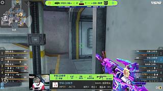 资讯主播躲车里瑟瑟发抖，以为是个菜鸟，结果出来瞬间清场