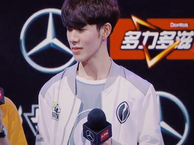 FlyQuest 首先进入了 StarLadder 布达佩斯 Major 2025 第二阶段，而 Rare Atom 被淘汰