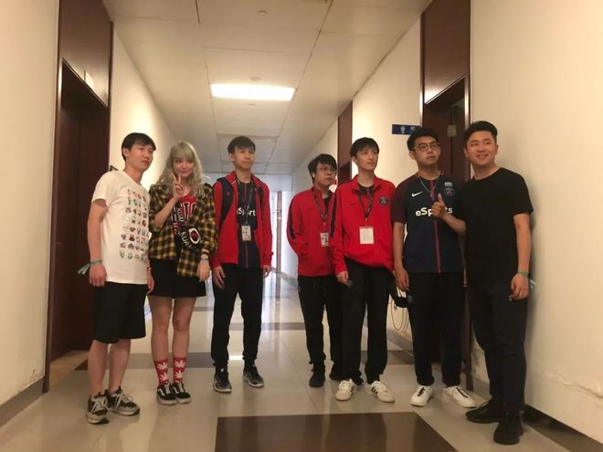 全球细节拉满！国外玩家用黏土制作《绝地求生》角色和道具