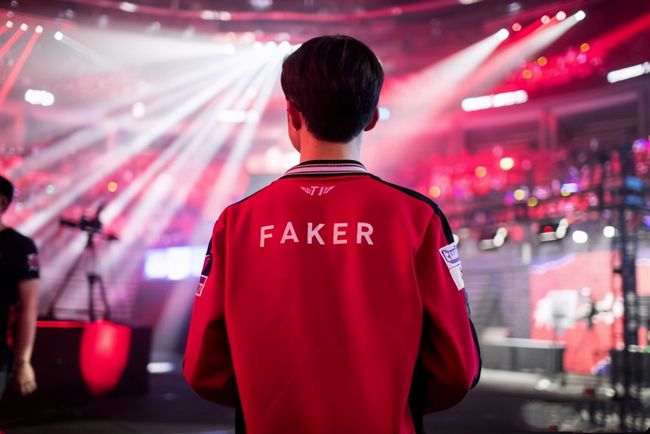 LPL年度最受欢迎选手：TheShy七年里第6次获得此项荣誉