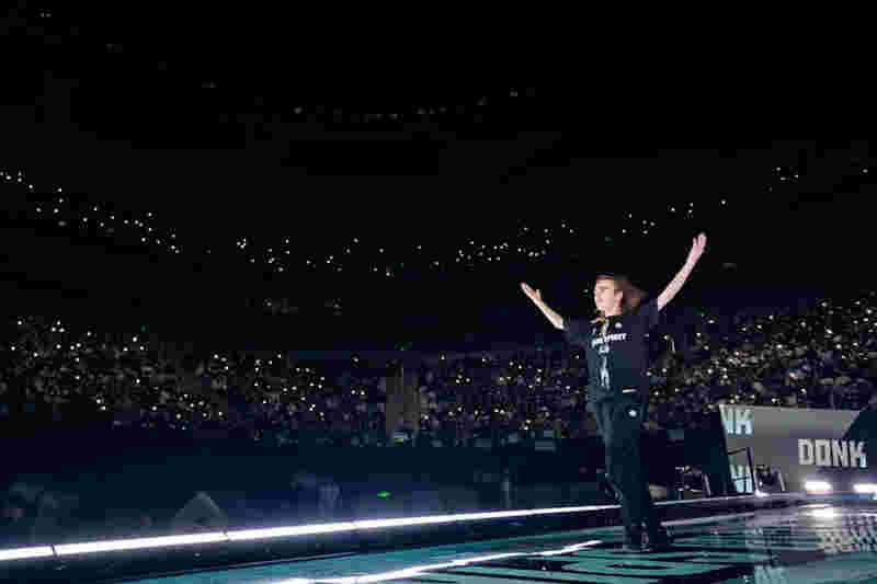 Theshy油管第一期访谈节目邀请韩国女团Kep1er成员